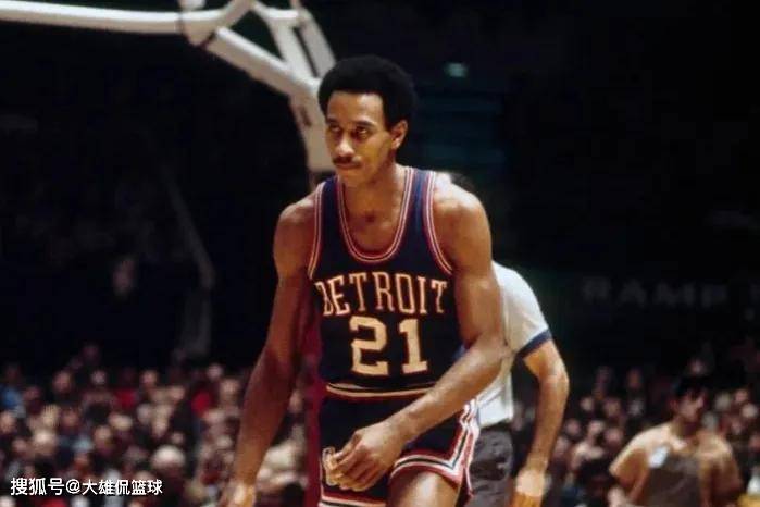 为此她也在 为此她也在