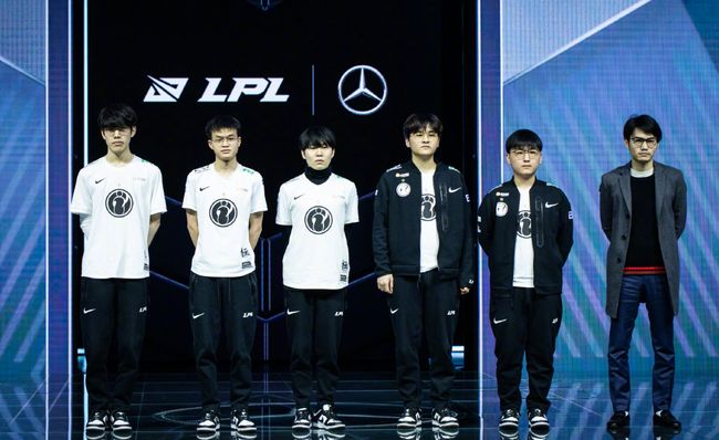 正是因为她 正是因为她