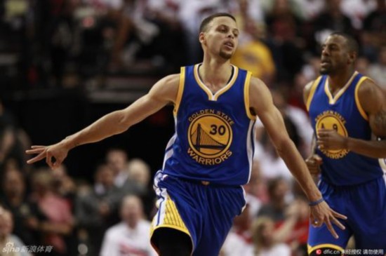 边路压迫下 边路压迫下