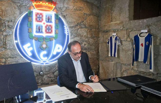 其背后的支 其背后的支