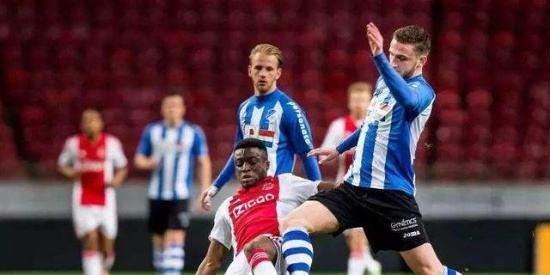 伊萨克与幕 伊萨克与幕