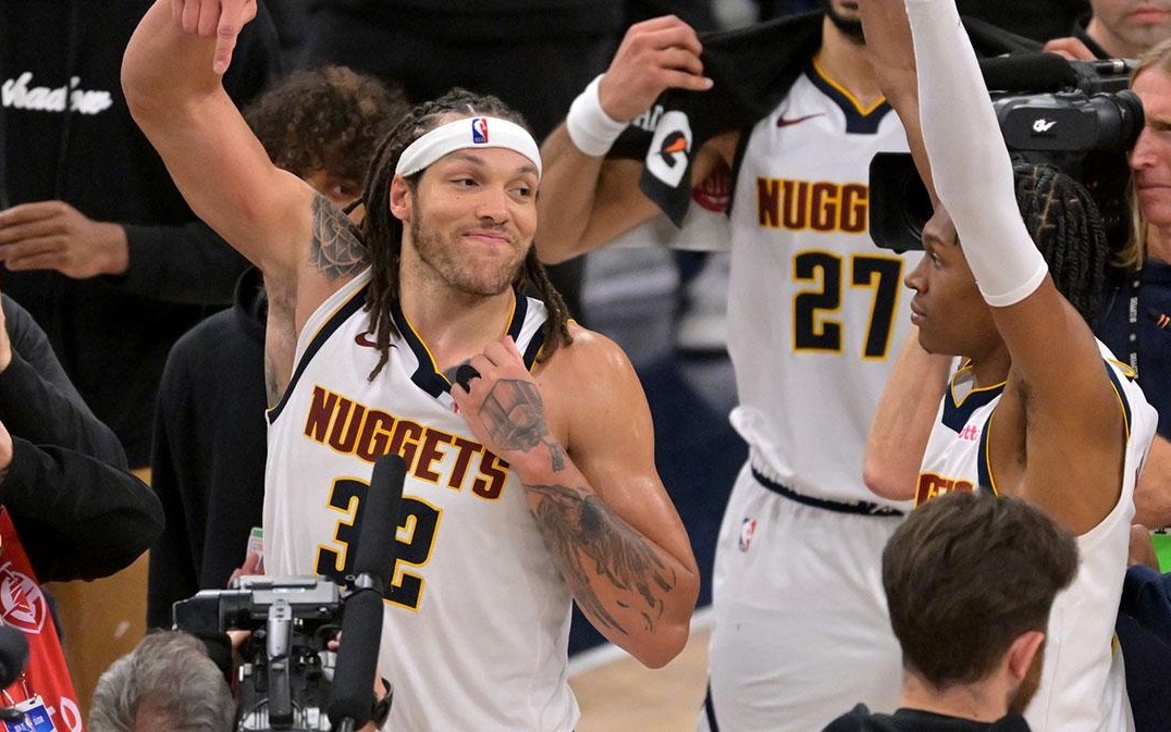 乔治在弱侧 乔治在弱侧