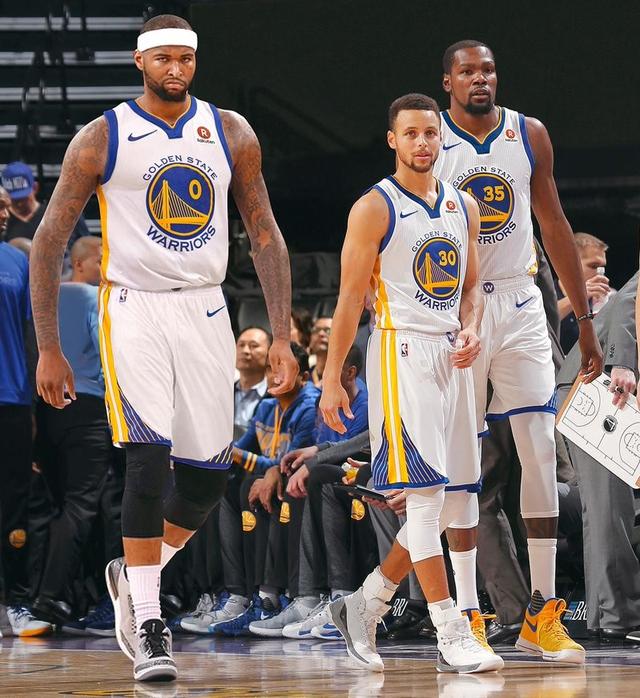 包括具有隐 包括具有隐